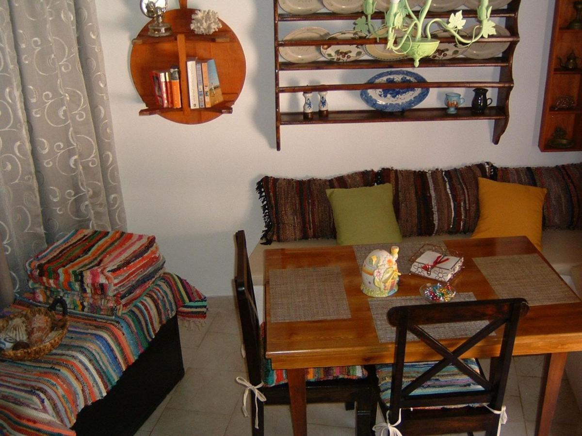 Yiayia'S Home Chalki Town Buitenkant foto