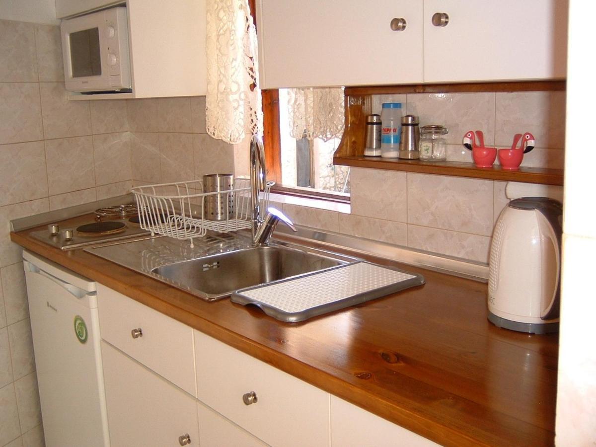 Yiayia'S Home Chalki Town Buitenkant foto