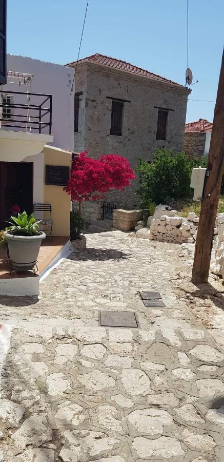 Yiayia'S Home Chalki Town Buitenkant foto