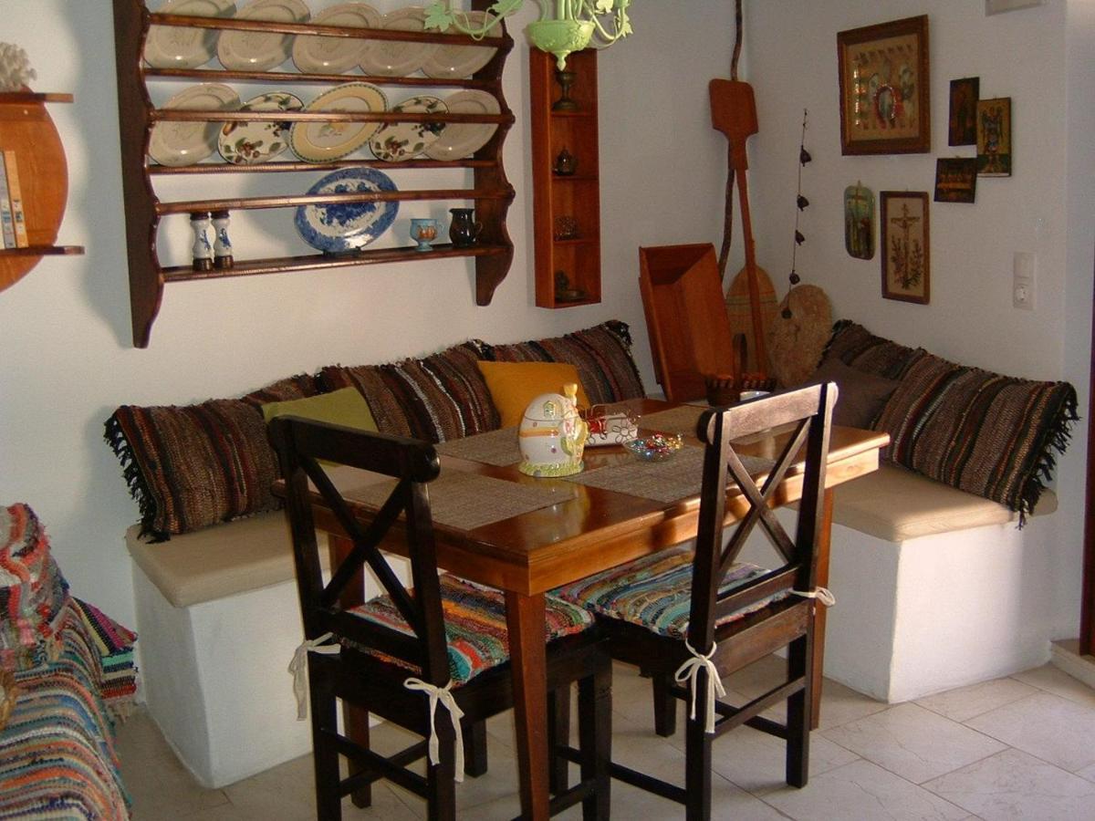 Yiayia'S Home Chalki Town Buitenkant foto