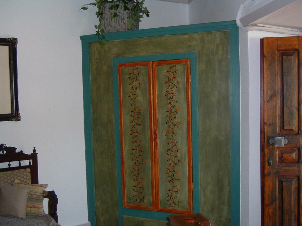 Yiayia'S Home Chalki Town Buitenkant foto