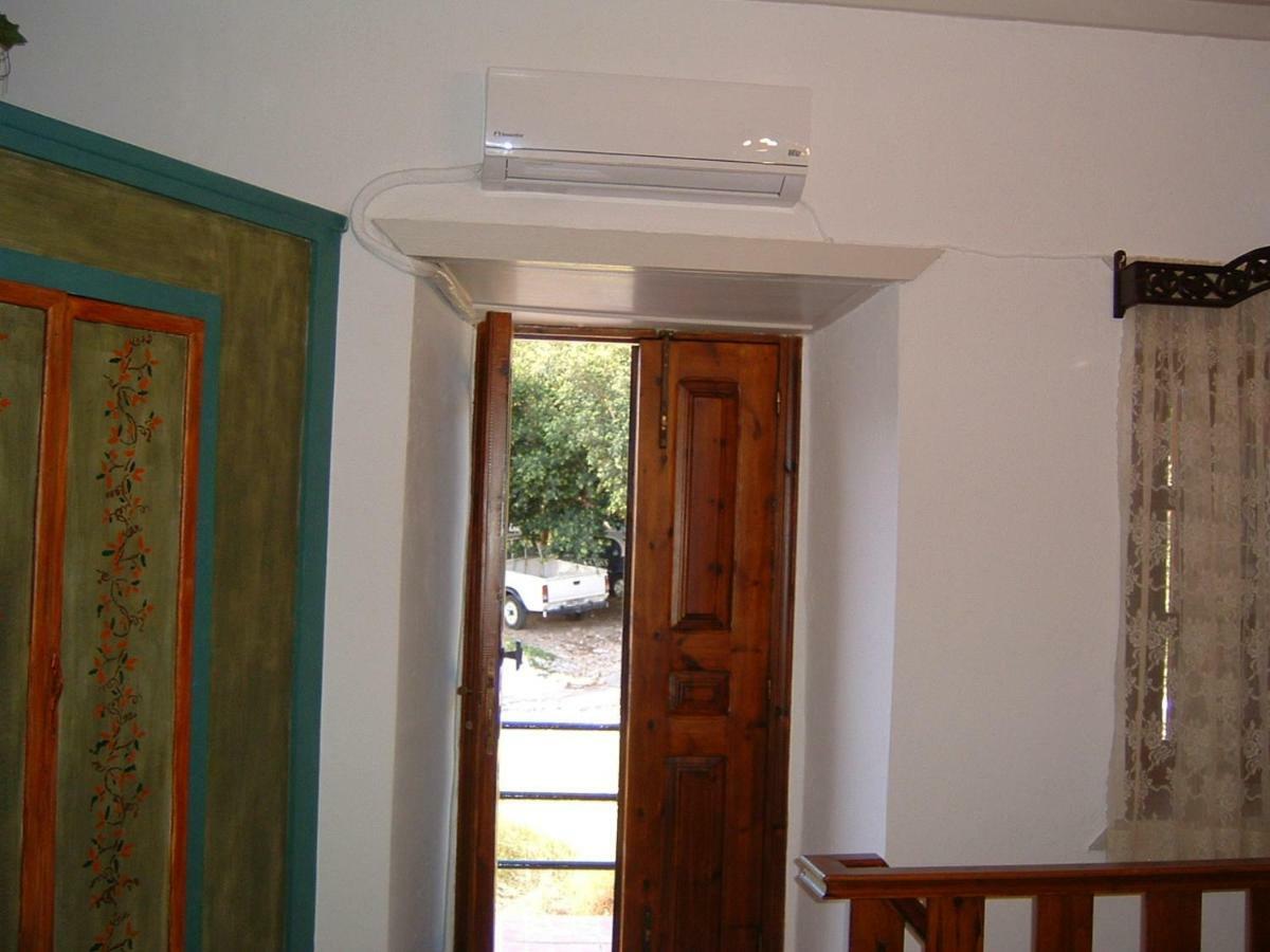 Yiayia'S Home Chalki Town Buitenkant foto