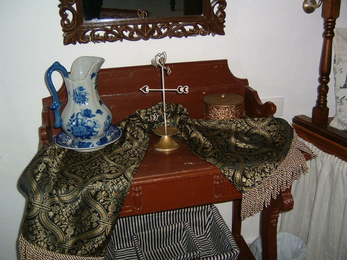 Yiayia'S Home Chalki Town Buitenkant foto