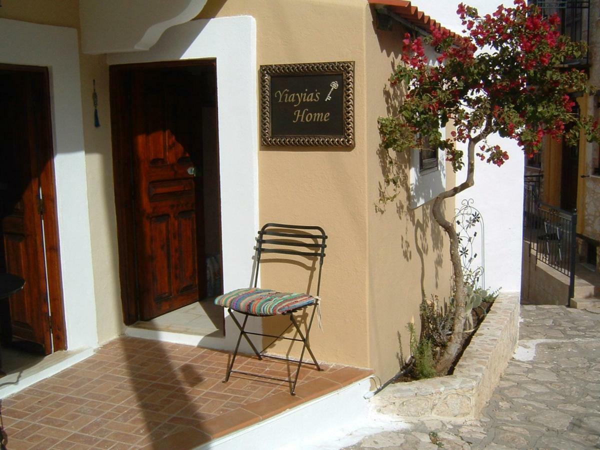 Yiayia'S Home Chalki Town Buitenkant foto